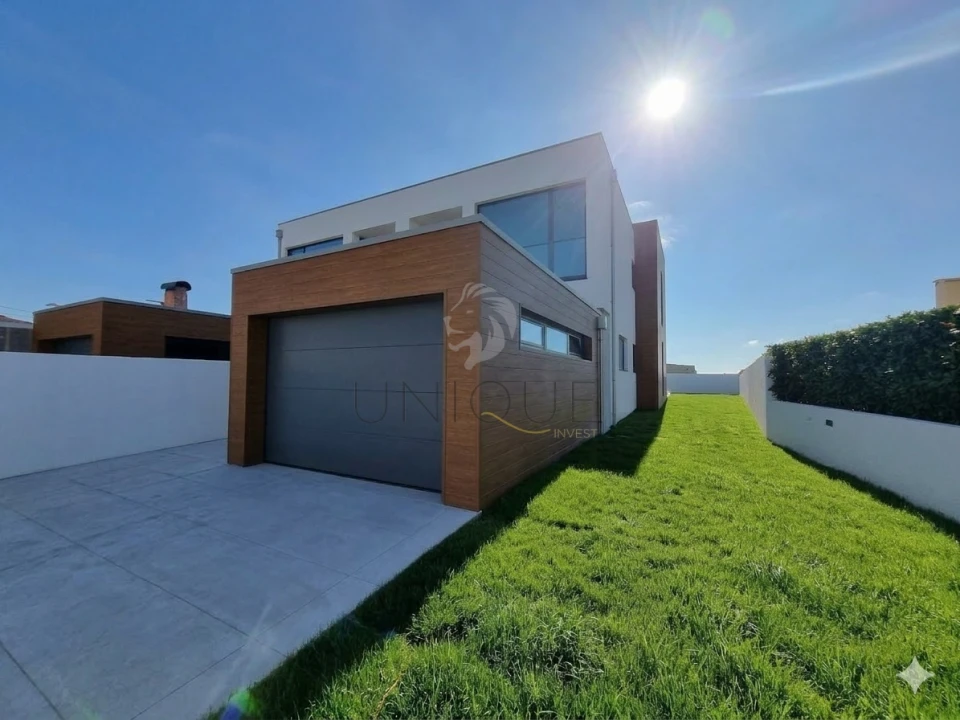 Moradia T4 para Venda em Aradas Foto 2