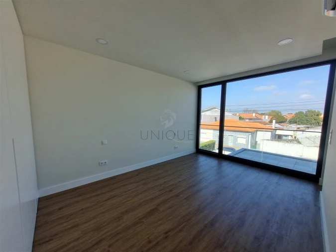 Moradia T4 para Venda em Aradas Foto 46