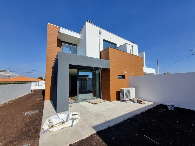 Moradia T4 para Venda em Aradas Foto 64