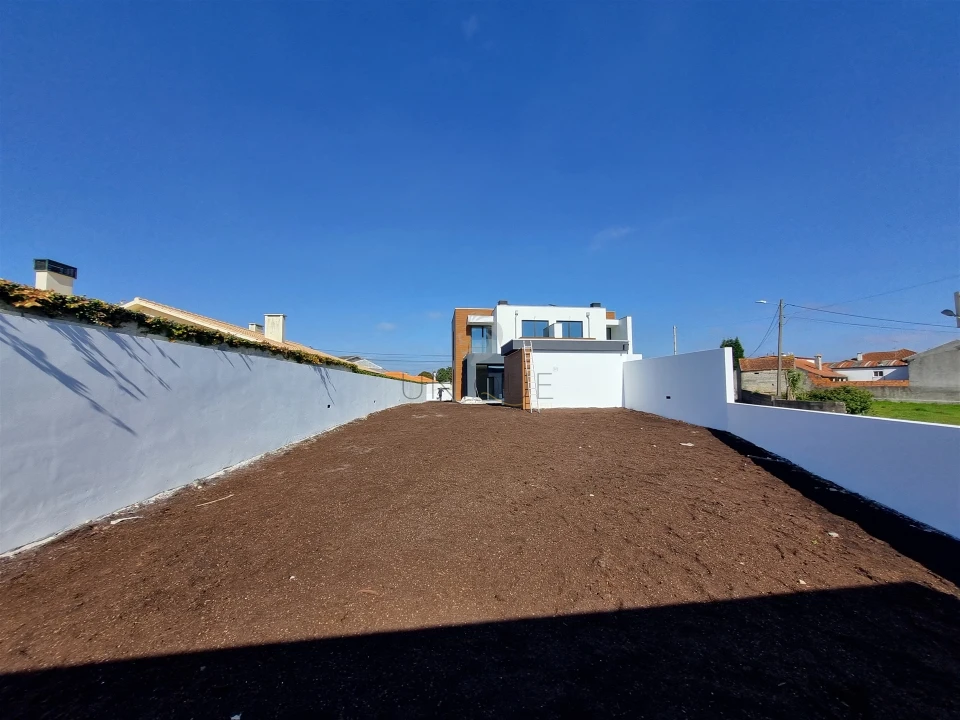 Moradia T4 para Venda em Aradas Foto 70