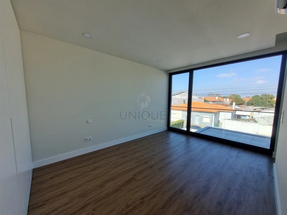 Moradia T4 para Venda em Aradas Foto 46