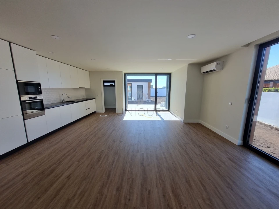 Moradia T4 para Venda em Aradas Foto 11