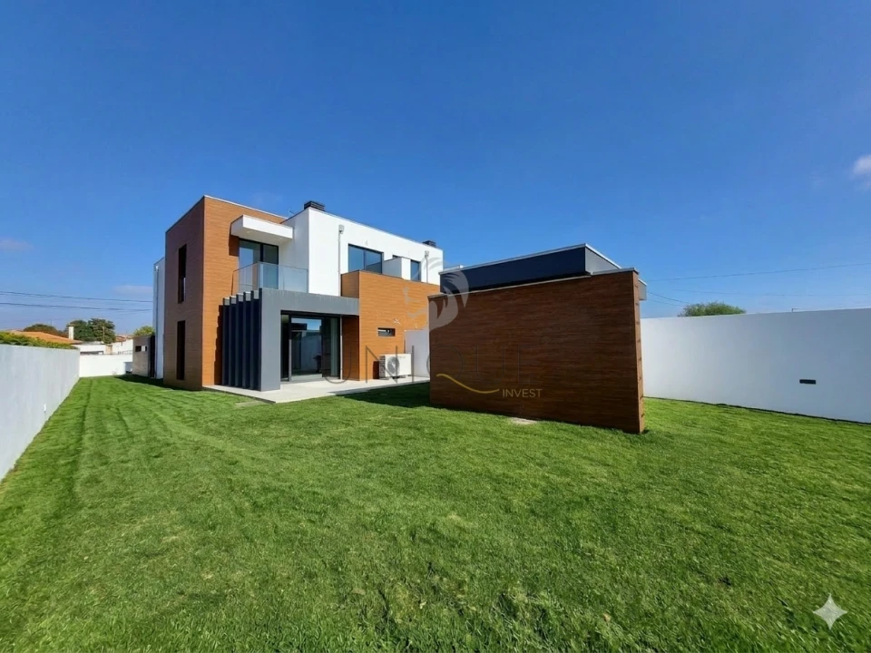 Moradia T4 para Venda em Aradas Foto 1