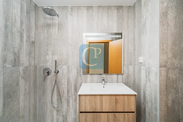 Apartamento T2 para Venda em Paranhos Foto 4