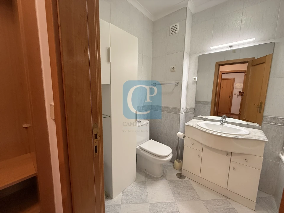 Apartamento T1 para Arrendamento em Pedrouços Foto 9