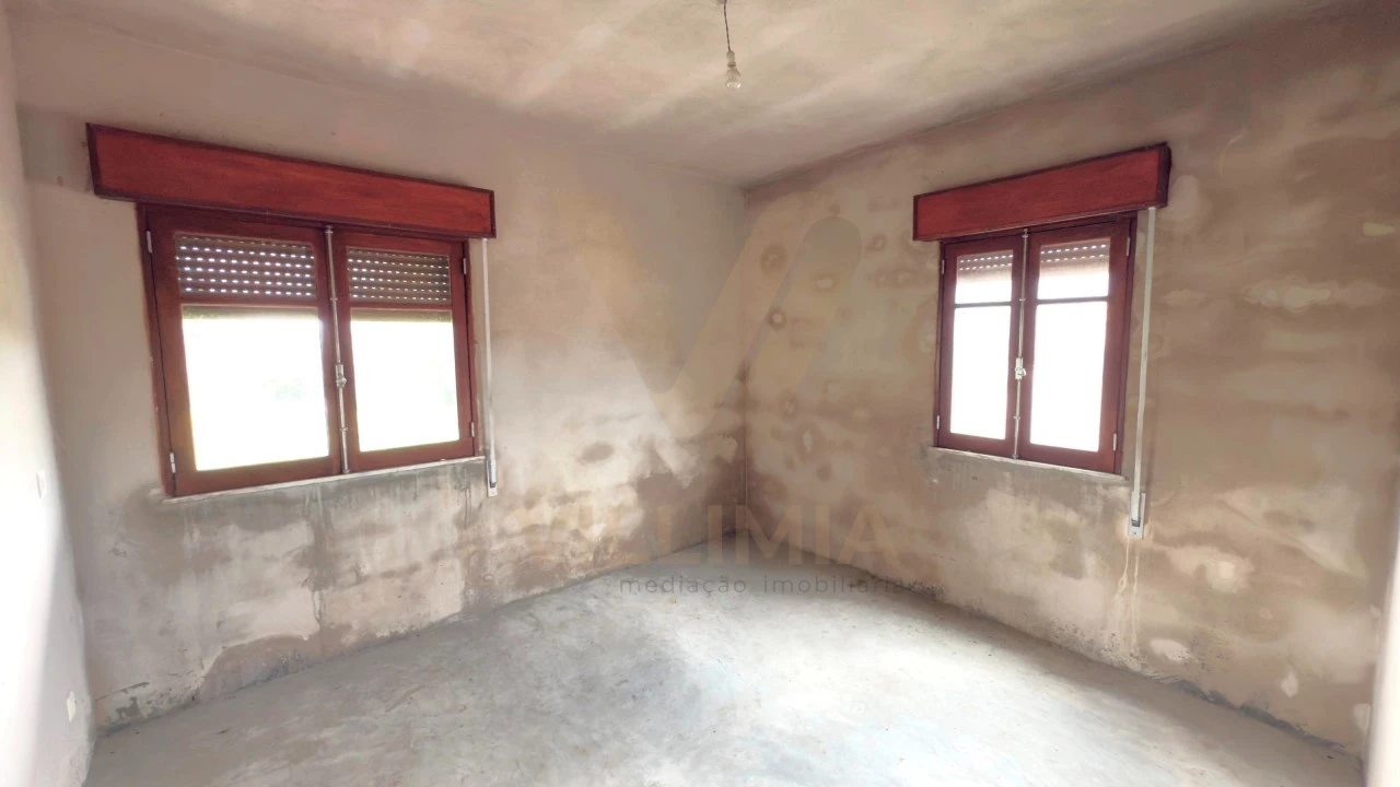 Moradia T3 para Venda em Bárrio e Cepões Foto 7