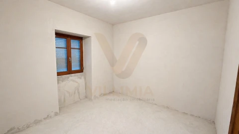 Moradia T3 para Venda em Bárrio e Cepões