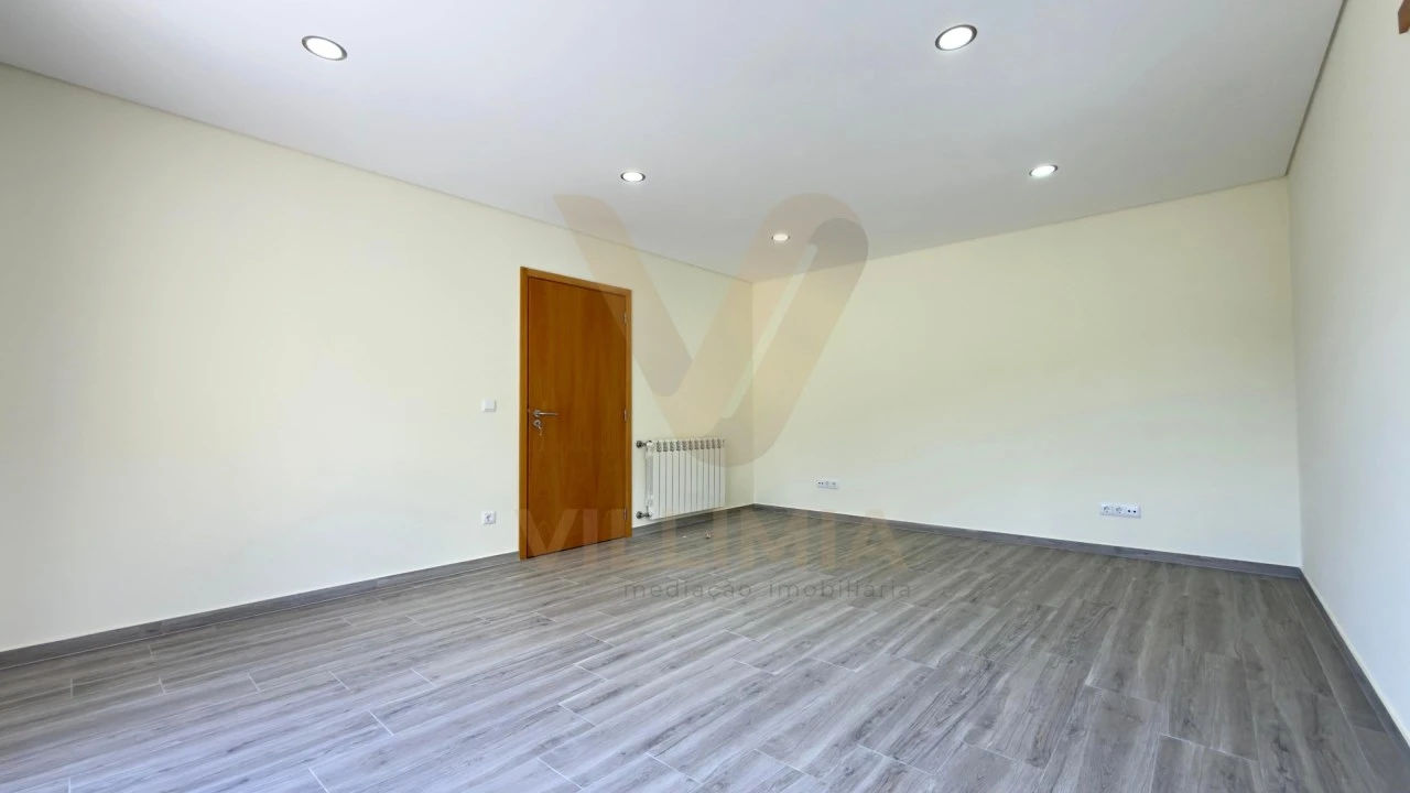 Moradia T7 para Venda em Labruja Foto 15