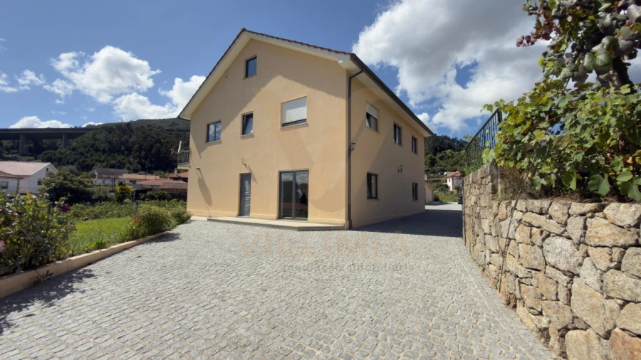 Moradia T7 para Venda em Labruja Foto 8