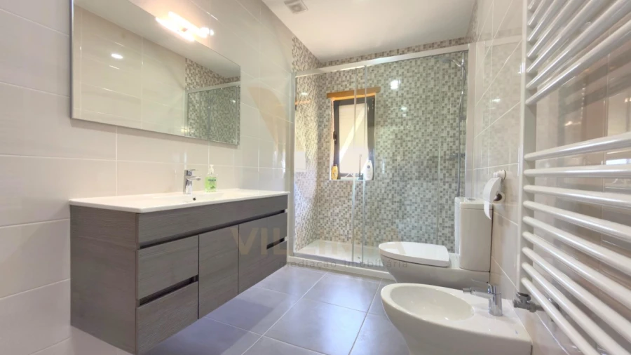 Moradia T7 para Venda em Labruja Foto 16