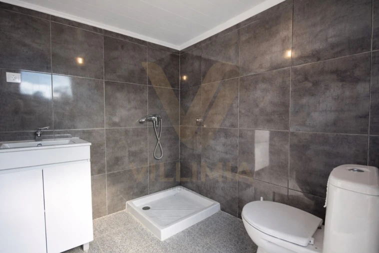 Moradia T2 para Venda em Labruja Foto 23