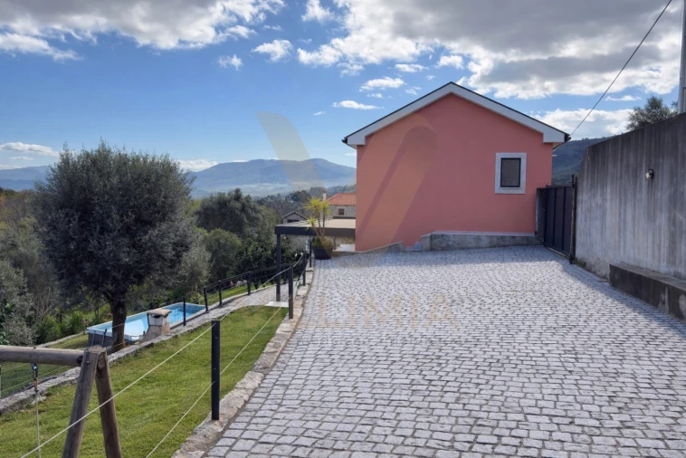 Moradia T2 para Venda em Labruja Foto 25