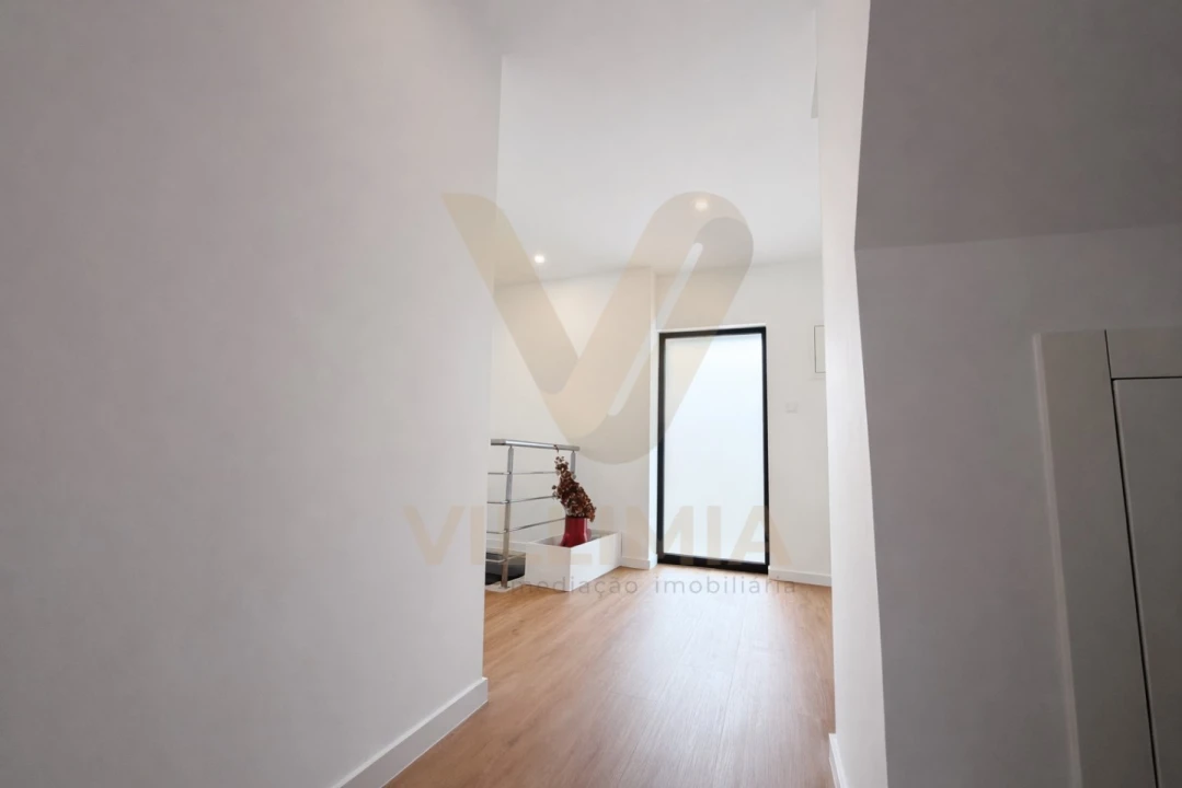 Moradia T3 para Venda em Labruja Foto 28