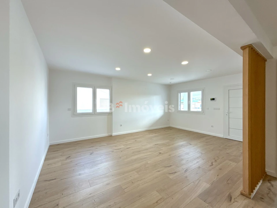 Moradia T4 para Venda em São João Baptista e Santa Maria dos Olivais Foto 1