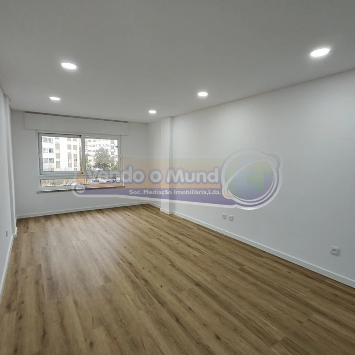 Apartamento T3 para Venda em Póvoa de Santa Iria e Forte da Casa Foto 18