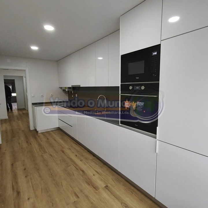 Apartamento T3 para Venda em Póvoa de Santa Iria e Forte da Casa Foto 2