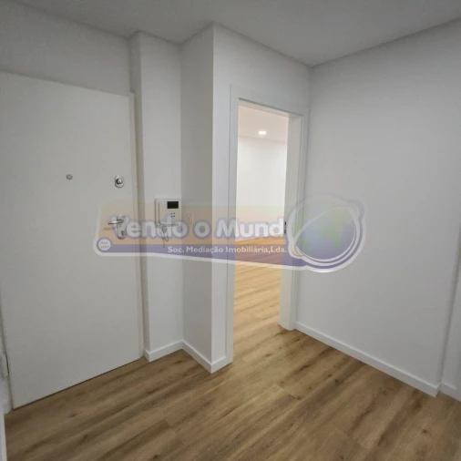 Apartamento T3 para Venda em Póvoa de Santa Iria e Forte da Casa Foto 3