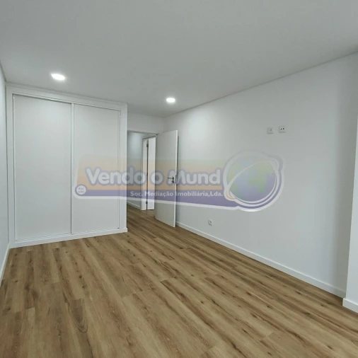 Apartamento T3 para Venda em Póvoa de Santa Iria e Forte da Casa Foto 13