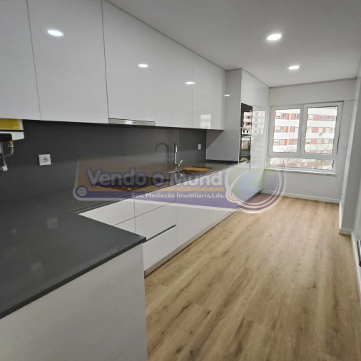 Apartamento T3 para Venda em Póvoa de Santa Iria e Forte da Casa