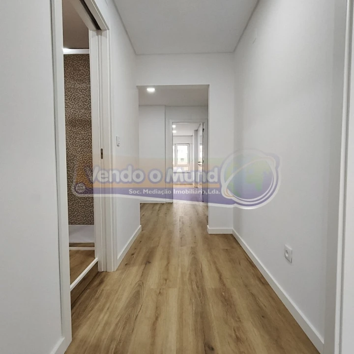 Apartamento T3 para Venda em Póvoa de Santa Iria e Forte da Casa Foto 9