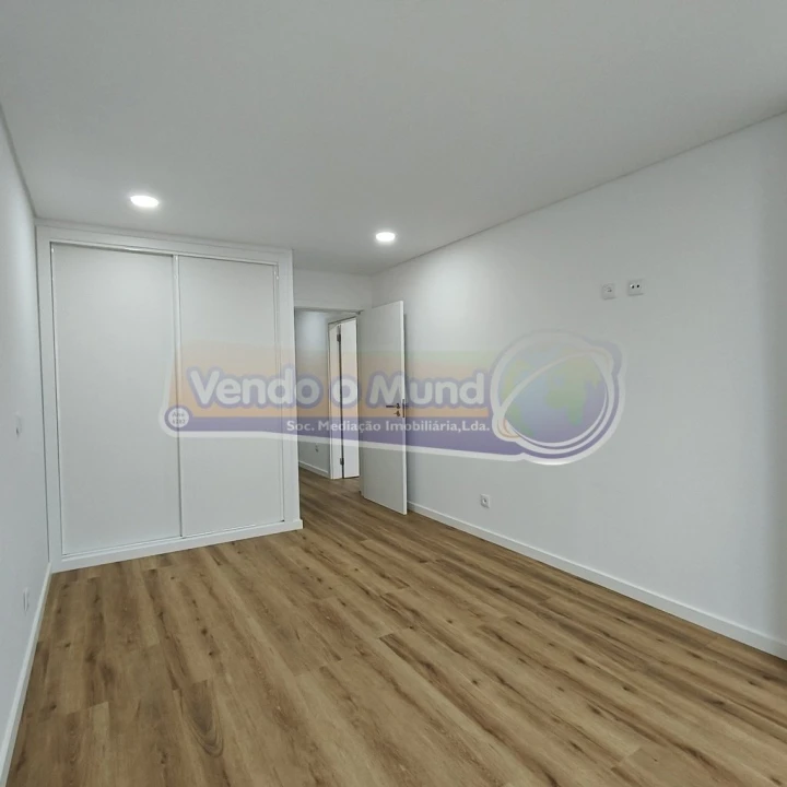 Apartamento T3 para Venda em Póvoa de Santa Iria e Forte da Casa Foto 12