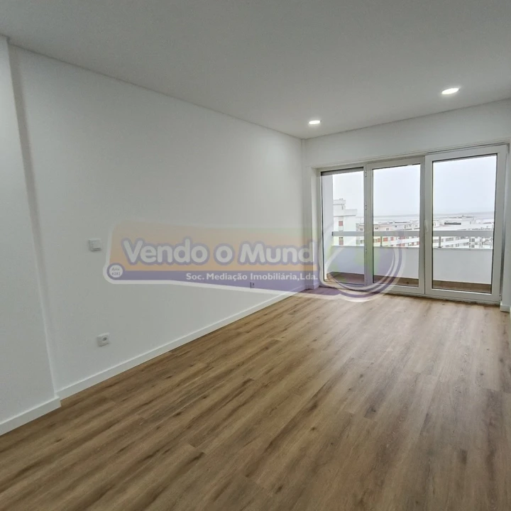 Apartamento T3 para Venda em Póvoa de Santa Iria e Forte da Casa Foto 4