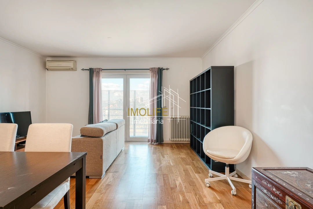 Apartamento T2 para Venda em São Domingos de Benfica Foto 2