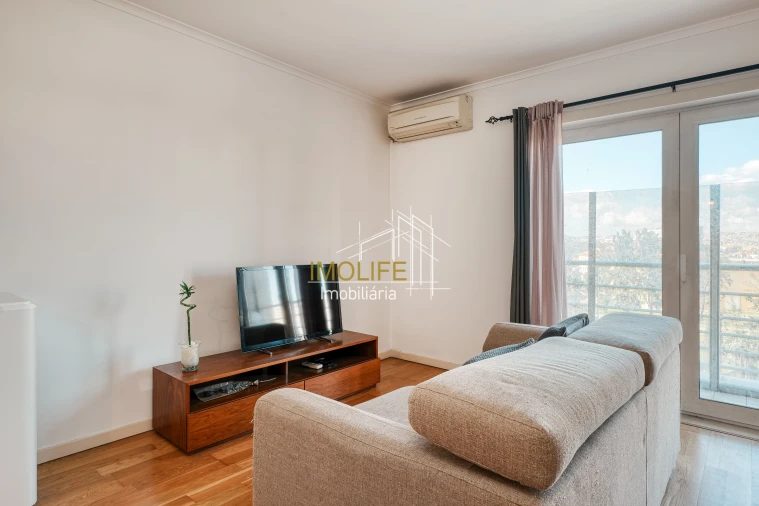 Apartamento T2 para Venda em São Domingos de Benfica Foto 3