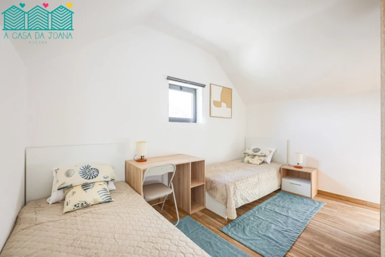 Quarto para Arrendamento em Aradas