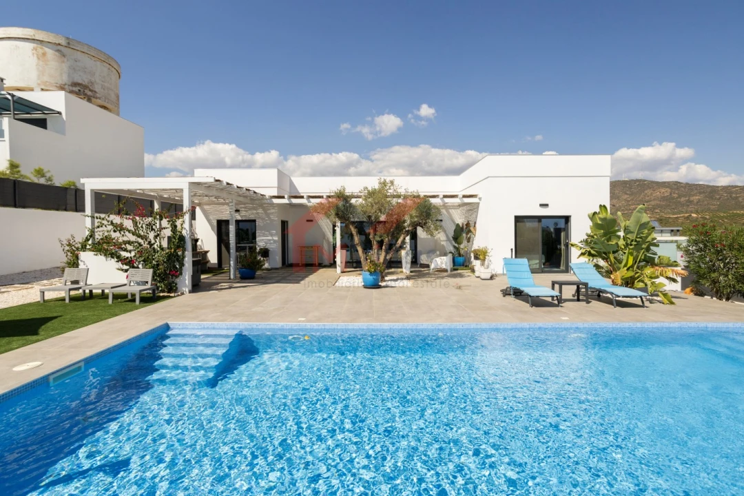 Moradia T3 para Venda em Quelfes Foto 1