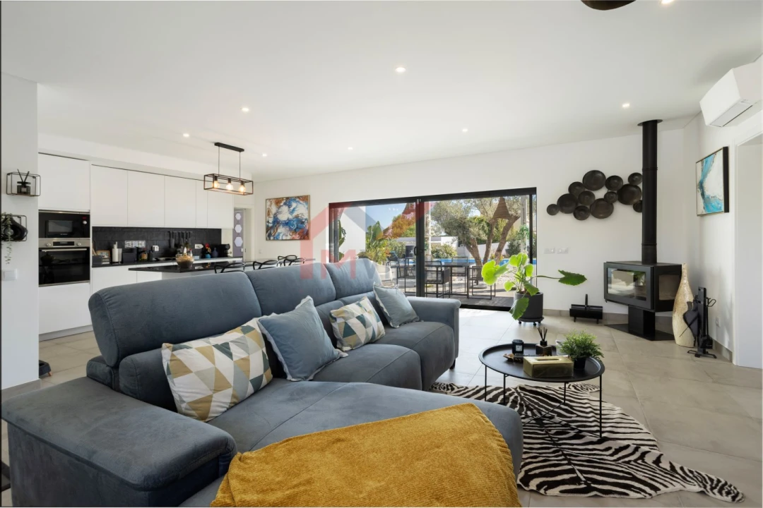 Moradia T3 para Venda em Quelfes Foto 5