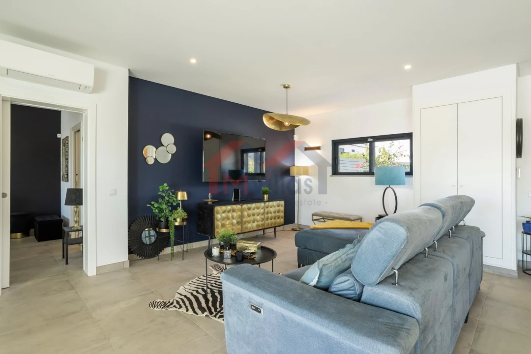 Moradia T3 para Venda em Quelfes Foto 6