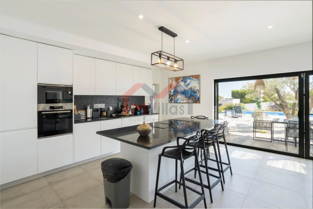 Moradia T3 para Venda em Quelfes Foto 11