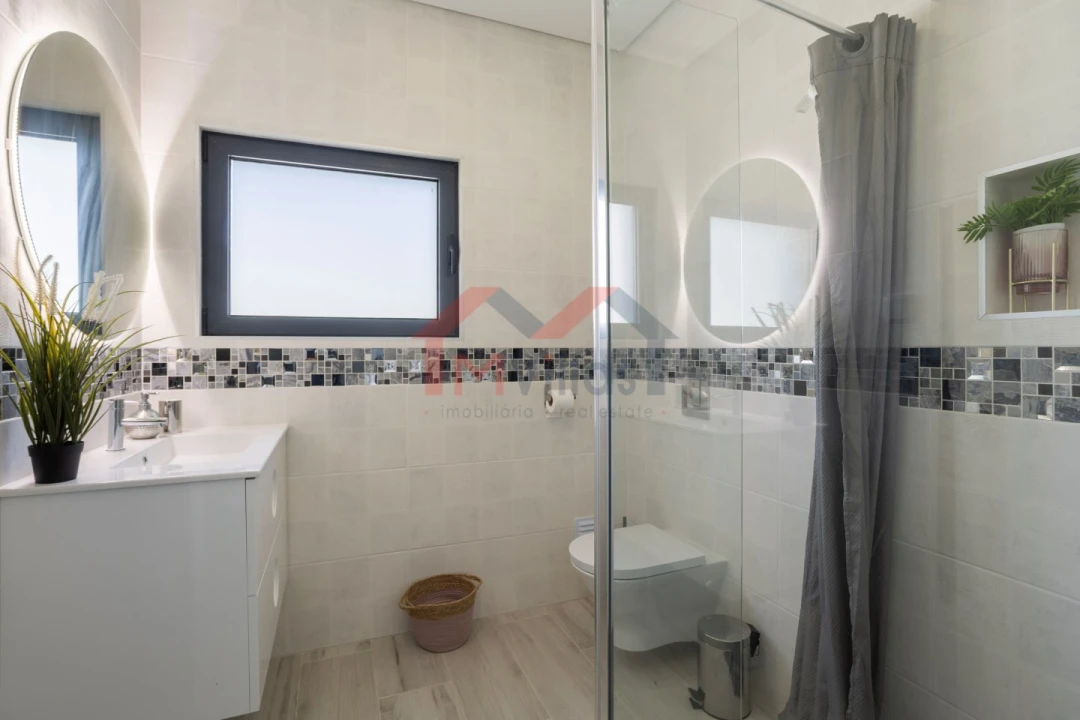 Moradia T3 para Venda em Quelfes Foto 19