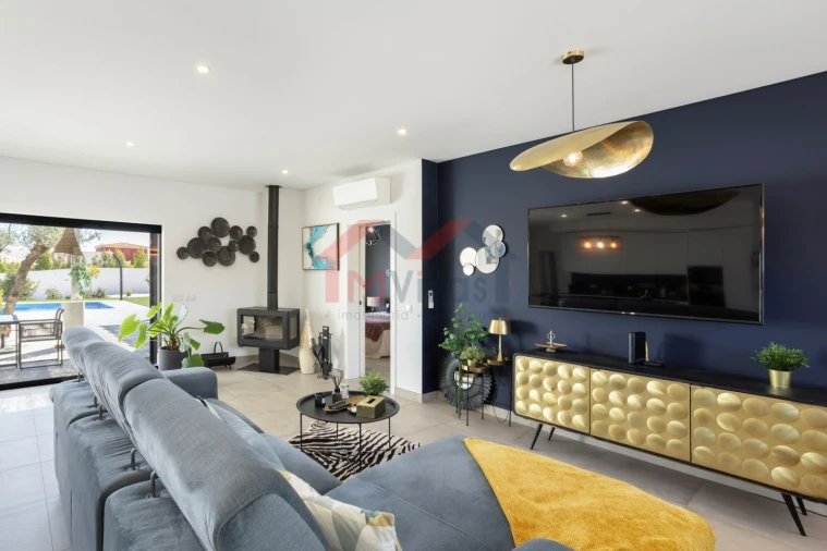 Moradia T3 para Venda em Quelfes Foto 3