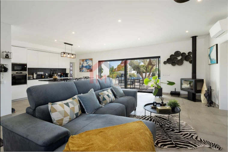 Moradia T3 para Venda em Quelfes Foto 5