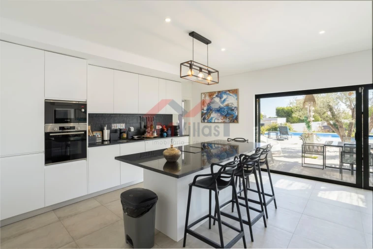 Moradia T3 para Venda em Quelfes Foto 11