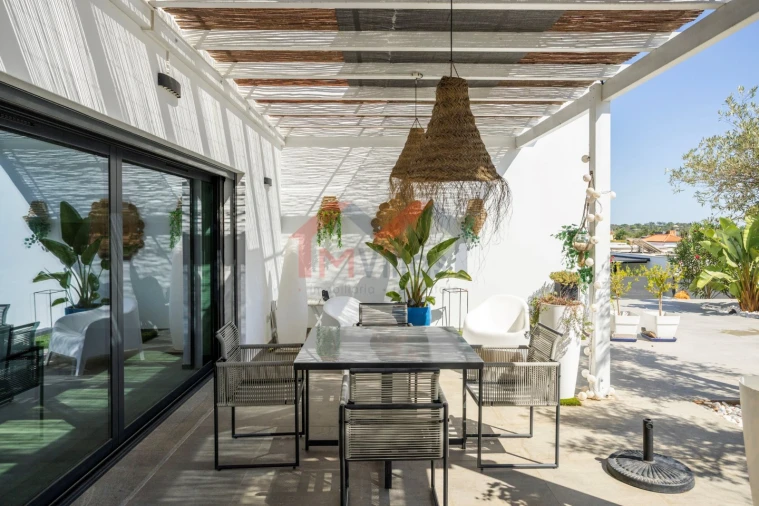 Moradia T3 para Venda em Quelfes Foto 12