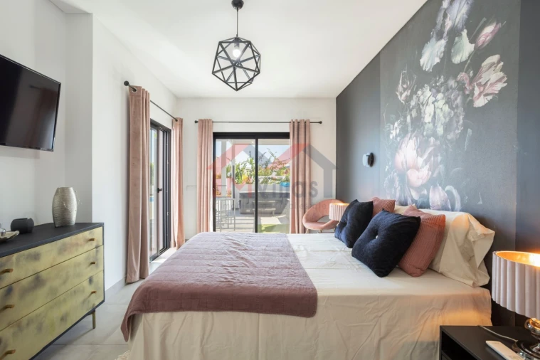 Moradia T3 para Venda em Quelfes Foto 18