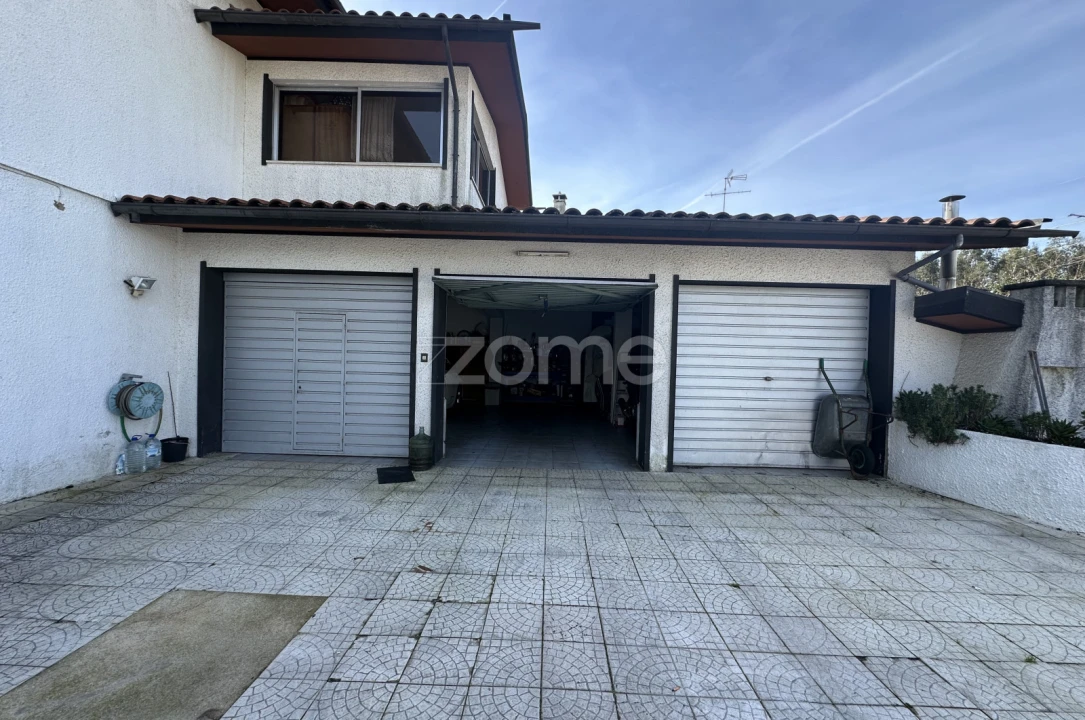 Moradia T6 para Venda em O. Azeméis, Riba-Ul, Ul, Macinhata Seixa, Madail Foto 2