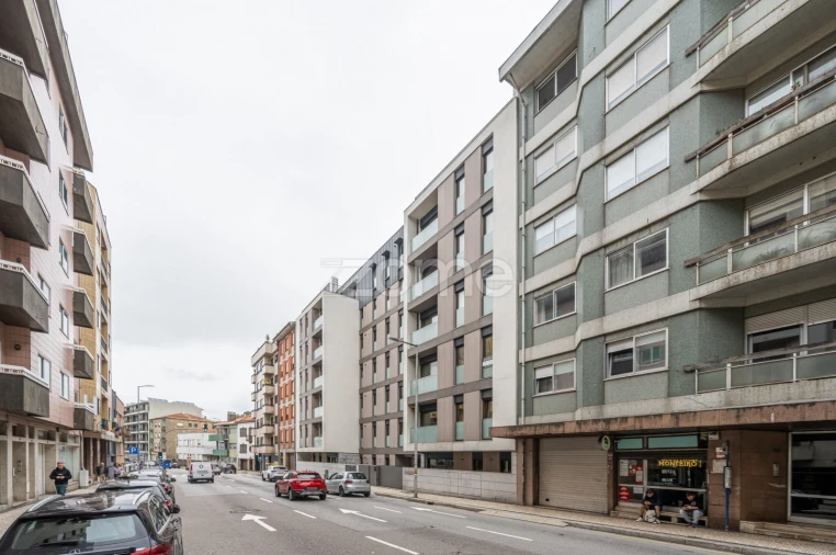 Apartamento T2 para Arrendamento em Paranhos Foto 30