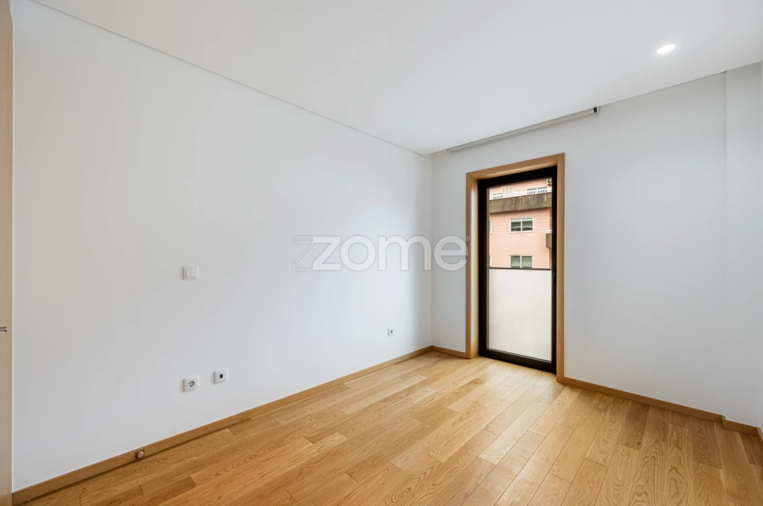 Apartamento T2 para Arrendamento em Paranhos Foto 17