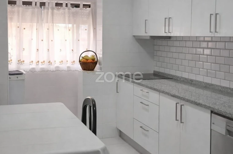 Apartamento T2 para Arrendamento em Rio Tinto Foto 3