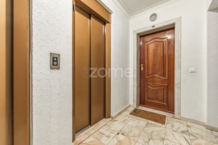 Apartamento T3 para Venda em Queluz e Belas Foto 2