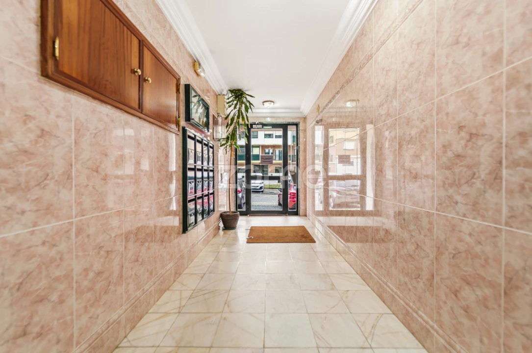 Apartamento T3 para Venda em Queluz e Belas Foto 3