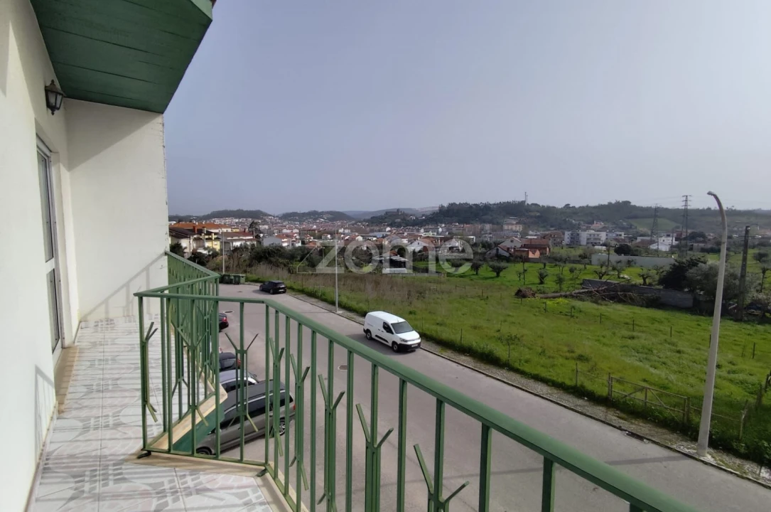 Apartamento T3 para Arrendamento em Pombal Foto 2