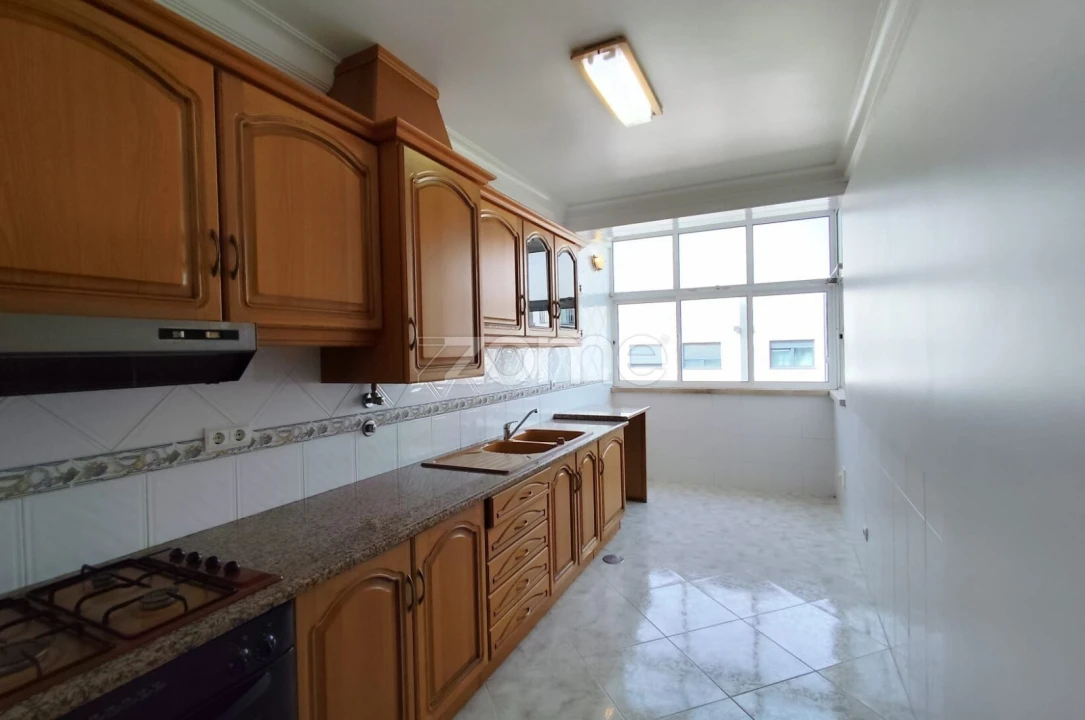 Apartamento T3 para Arrendamento em Pombal Foto 6