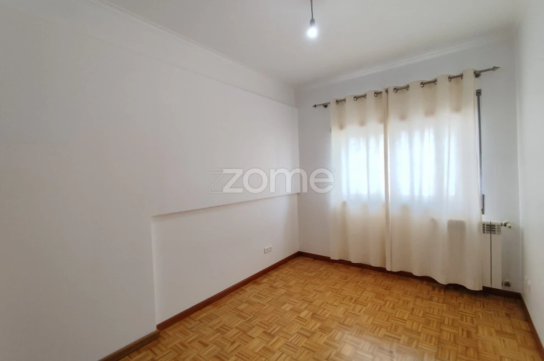 Apartamento T3 para Arrendamento em Pombal Foto 8