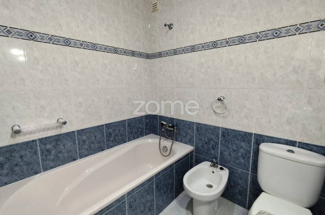 Apartamento T3 para Arrendamento em Pombal Foto 12