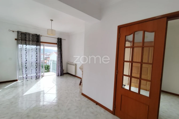 Apartamento T3 para Arrendamento em Pombal Foto 11